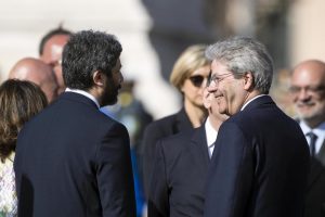 Festa Liberazione, Gentiloni: "Giorno del riscatto, forza Napolitano!". All'Altare della Patria prove di dialogo con Fico