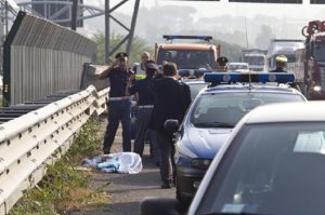Roma, schianto tra quattro auto sul Grande Raccordo Anulare: due feriti gravi