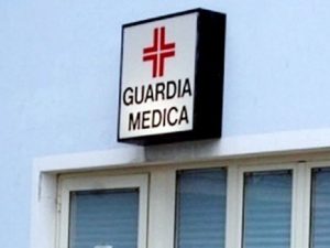 Guardia Medica a Napoli rifiuta aiuto a paziente per cambio turno