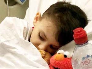 Julian, malato di leucemia: medici senza speranza smettono di curarlo, lui guarisce da solo