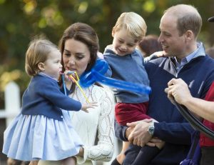  Kate Middleton e il principe William con George e Charlotte