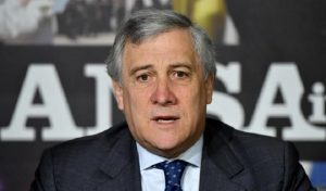 "M5s affamato di poltrone, non conosce la democrazia". Tajani attacca: "FI, nessun passo indietro"