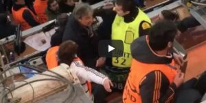 Real Madrid-Juventus, il giornalista Mino Taveri sventola 50 euro ai tifosi spagnoli: cacciato dallo stadio
