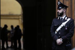 Roma, apre l'ascensore e precipita per 5 piani: morta una donna di 77 anni 03