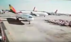 Aereo collisione aeroporto