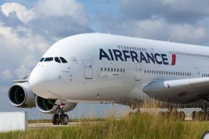 Air France-Klm, scioperi intermittenti da mesi e crollo in borsa. La compagnia rischia di sparire?