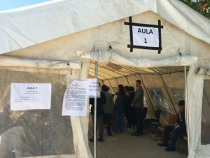 Bari: animali, puzza e afa nelle tende da campo che sostituiscono il tribunale
