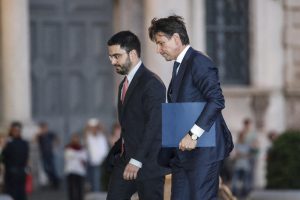 Giuseppe Conte premier incaricato, ha presentato lista ministri a Mattarella. Giuramento domani alle 16