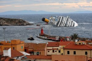 Costa Concordia, Francesco Schettino "deturpò l'Isola del Giglio: paghi 5mila euro", stabilisce corte d'Appello