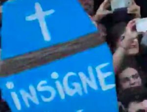 Douglas Costa posta bara del Napoli, club campano furioso. MA in passato pullman azzurro...