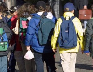 Catania, dimenticano un alunno di 11 anni dopo la gita: due insegnanti denunciati