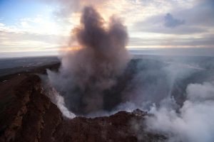 Hawaii, erutta il vulcano Kilauea: 1.700 persone sgomberate