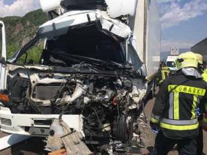 A22 Brennero: scontro tra Tir e 5 auto, un morto e 9 feriti