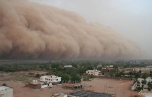 India, violenta tempesta di pioggia e sabbia: almeno 80 morti 