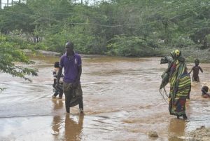 Kenya, crolla una diga, oltre 40 morti. Tutto sommerso nel raggio di due km
