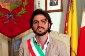 Patrizio Cinque, il sindaco (ex grillino) di Bagheria: "Le Iene? Non parlo di mafia con i dipendenti di Berlusconi"