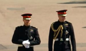 Royal Wedding diretta: Meghan Markle con la tiara, Harry in uniforme ma con la barba