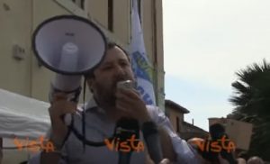 Salvini al megafono a Fiumicino: "Con Di Maio accordo su premier". Ora tocca a Mattarella