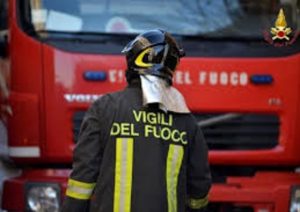 Camion in fiamme su A4 a Palazzolo rischia di esplodere