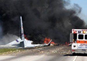 YOUTUBE Usa, aereo militare si schianta al suolo: tutti morti