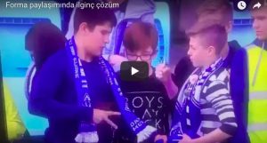 YOUTUBE Dinamo Mosca-Rubin Kazan, maglia lanciata in tribuna: tre bambini se la giocano a morra cinese