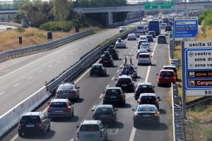 A19, incidente tra Enna e Caltanissetta: tir contro guardrail