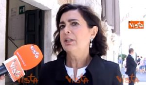 YOUTUBE Laura Boldrini a Salvini: "Prima gli italiani o gli ungheresi?". Bagarre in Aula
