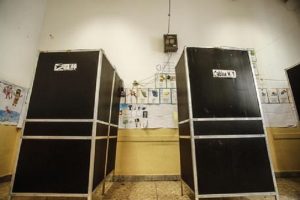 Elezioni Comunali Quarto (Napoli): elettore telefona alla candidata dalla cabina elettorale