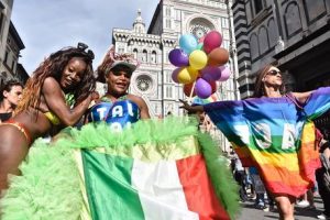 Gay Pride, il sindaco Pd di Firenze Nardella nega patrocinio (ma riconosce figli coppie omosessuali)