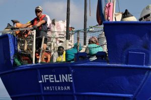Migranti, Malta dice no all'Italia: "La Lifeline non può attraccare qui"