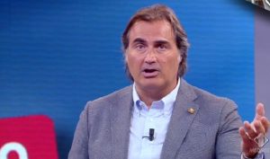 Tiki Taka, Enrico Mentana attacca: "Maradona è uno zimbello". E Ciro Ferrara lo difende