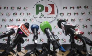 Pd, scontro totale aspettando Zingaretti: congresso subito (Franceschini), nuovo partito (Calenda)