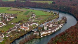 Reddito di cittadinanza: 2.000 euro al mese a tutti...i 1.300 di Rheinau, Svizzera. Per farci un film