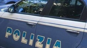 Roma: ruba un'auto, scappa contromano sulla Salaria e sperona una volante della Polizia (foto Ansa)