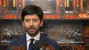 YOUTUBE Roberto Speranza: "Denuncerò Salvini per istigazione all'odio razziale"