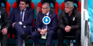 Egitto-Uruguay, Tabarez esulta al gol di Gimenez dimenticandosi le stampelle (VIDEO)