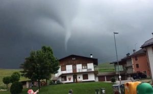 Tornado tra Asiago e Gallio, il video della tromba d'aria su YouTube