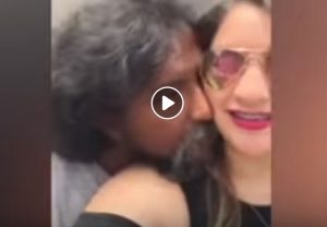 YOUTUBE Roma, senzatetto bacia una turista durante video selfie