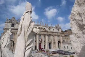Vaticano, monsignor Capella a processo per accusa pedopornografia