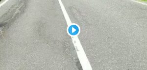 Video, Vincenzo Nibali va più veloce di uno scooter: allenamento impressionante
