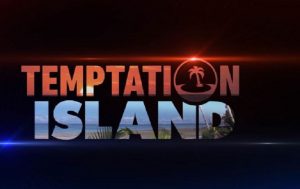 Temptation Island, Riccardo Guarnieri furioso lancia alcuni lettini