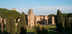 Roma, donna fa jogging a Caracalla: un uomo tenta di stuprarla