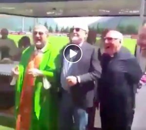 Napoli, il cardinale Crescenzio Sepe salta al coro "chi non salta juventino è" (VIDEO)