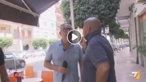 Danilo Lupo, giornalista de La7 aggredito a Taranto. Dopo Landolfi... VIDEO