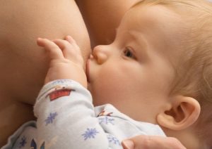 Trump contro allattamento al seno, New York Times: "Lobby latte artificiale"