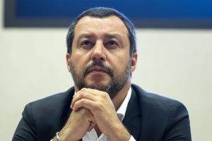 Matteo Salvini ordina ai prefetti di non concedere diritti d'asilo umanitari
