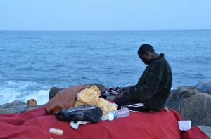 Ventimiglia, migranti in fuga sul pedalò arrivano in Francia