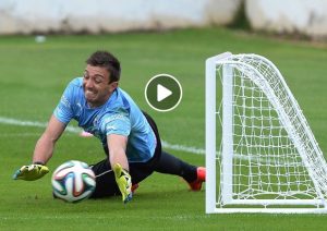Griezmann, video gol Uruguay-Francia: Muslera che papera