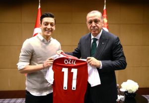 Germania, Ozil lascia la Nazionale. Pesa ancora quella foto con il premier turco Erdogan
