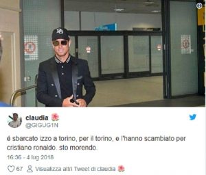 Cristiano Ronaldo è sbarcato a Torino": selfie in aeroporto, ma è il difensore Armando Izzo4